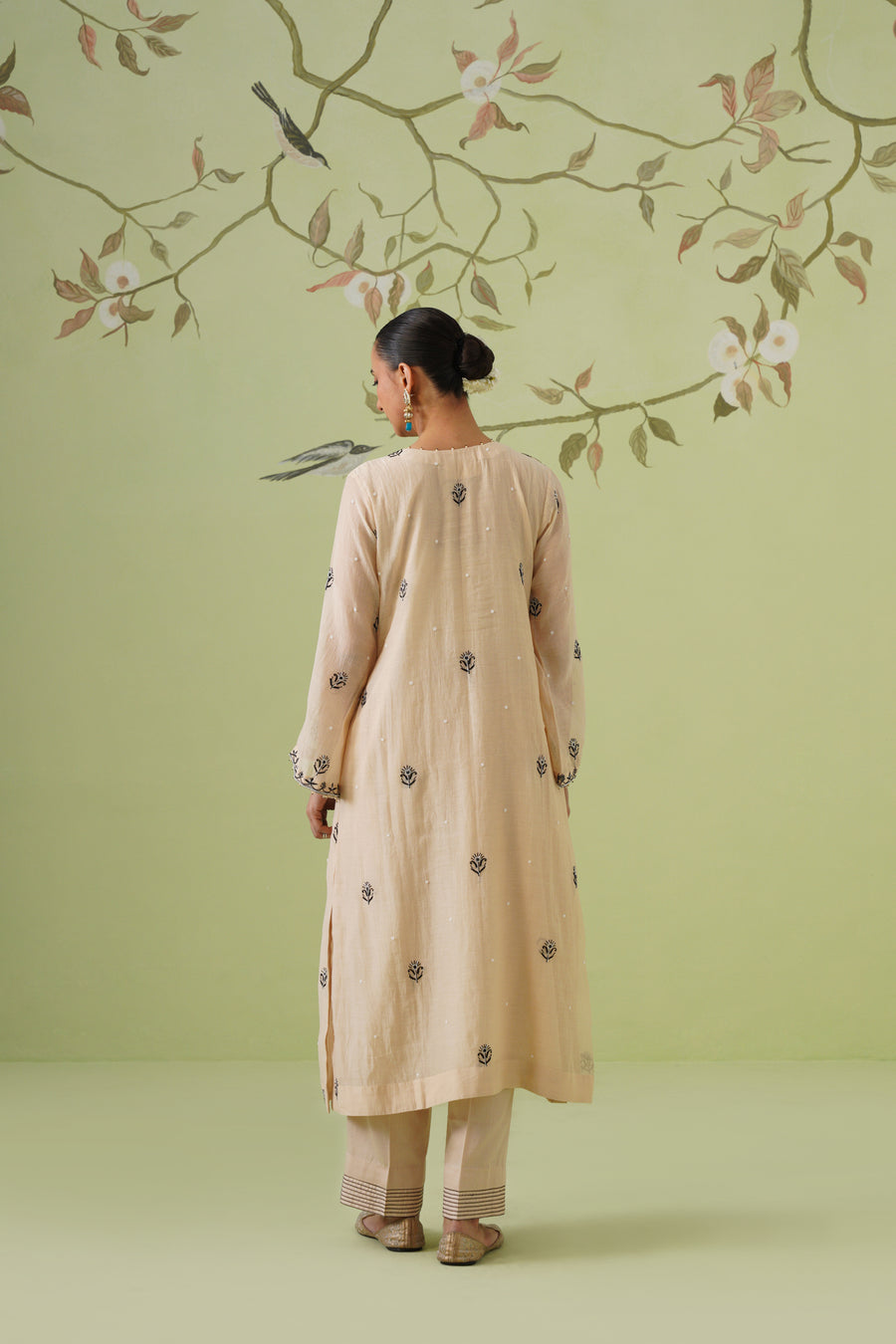 Mul Chanderi Chikankari 3pc Suit - Beige & Black