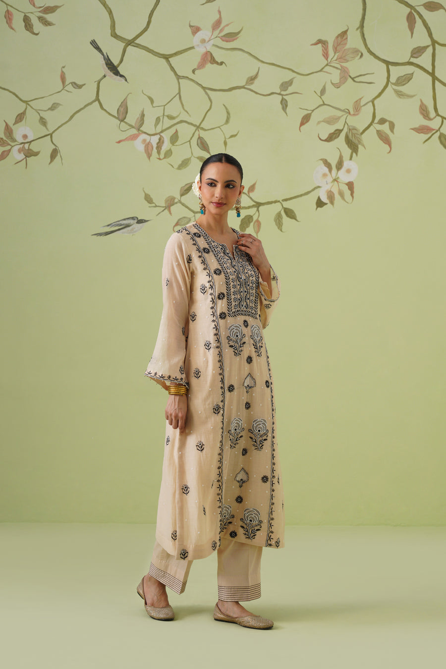 Mul Chanderi Chikankari 3pc Suit - Beige & Black